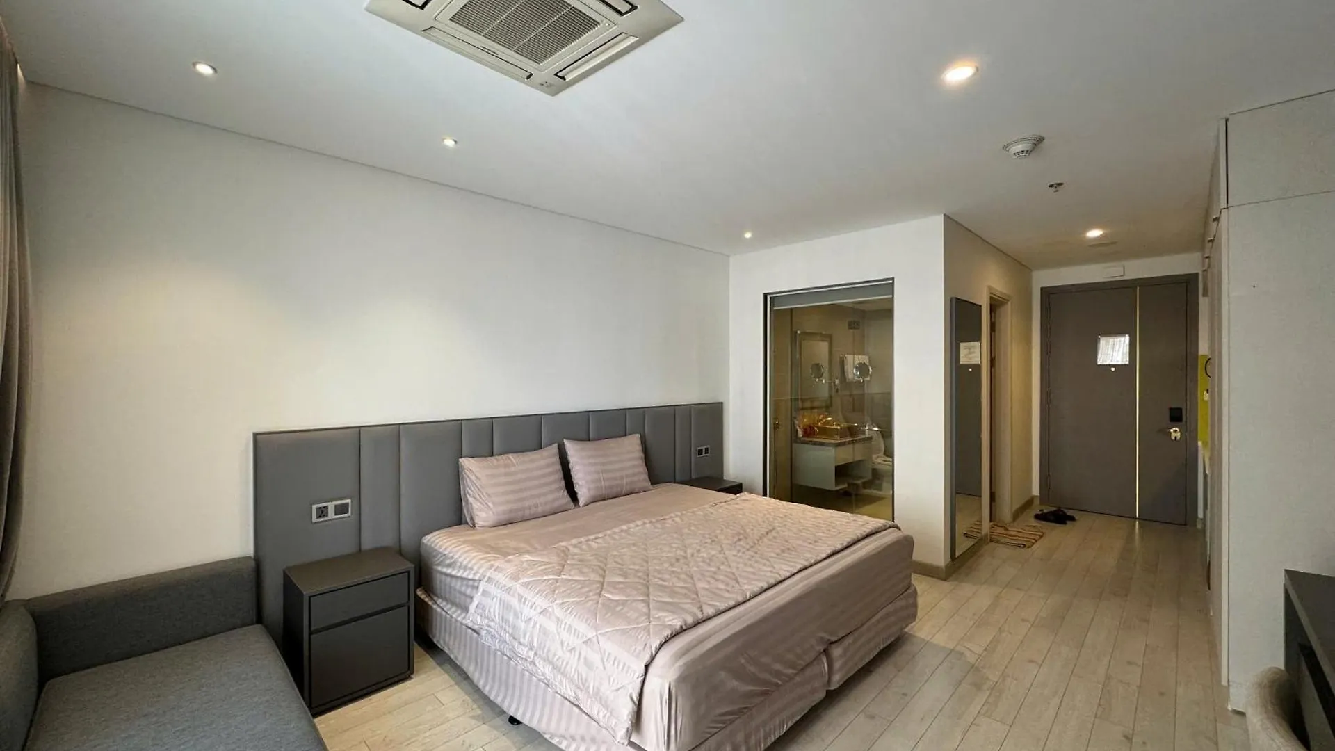 Apartment Golden Bay Da Nang Condotel