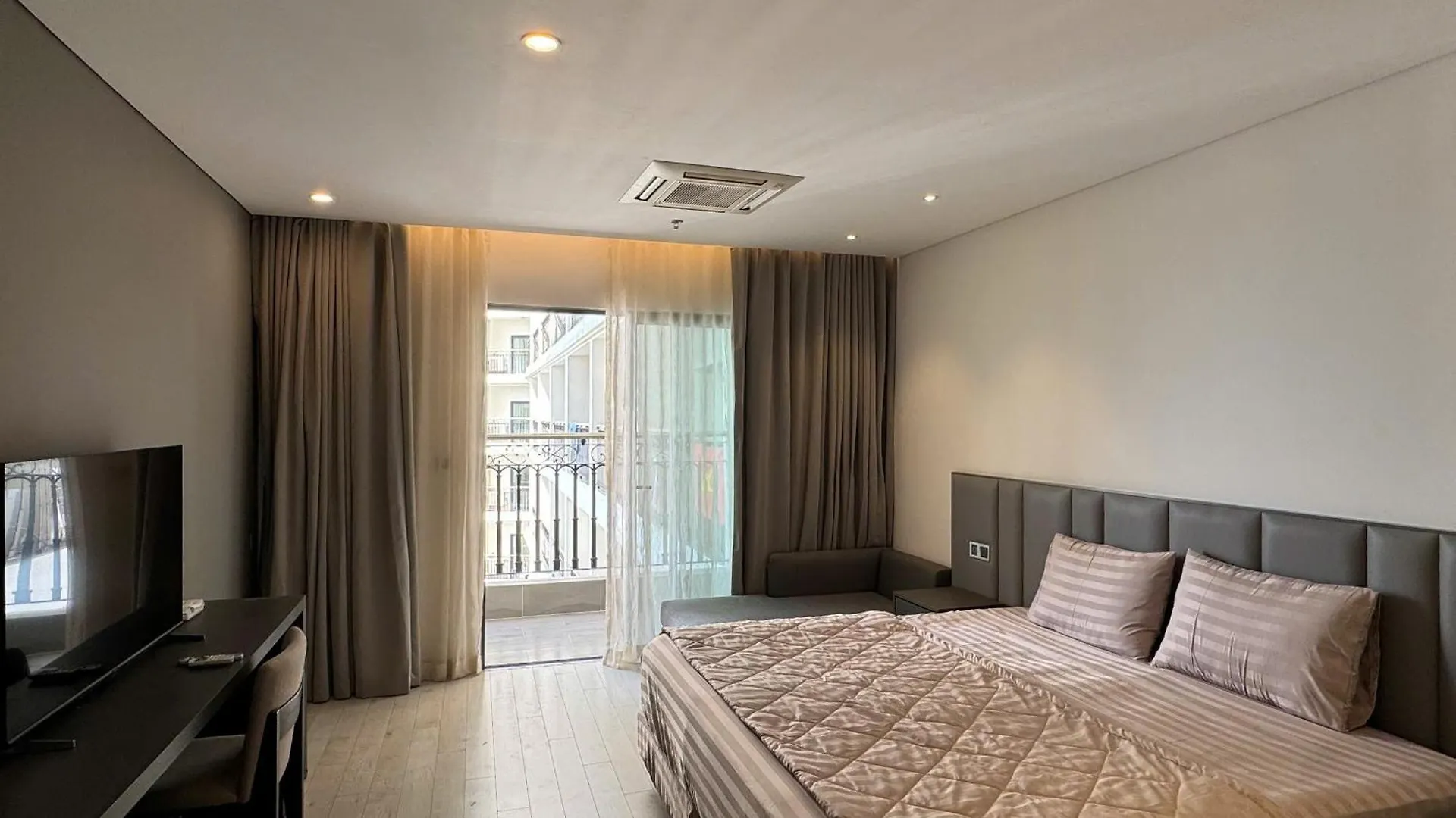 Golden Bay Da Nang Condotel